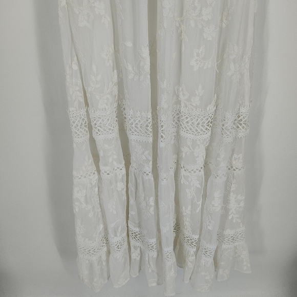 Ever New Lila Embroidered Midi Dress - Picture 7 of 9